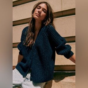 Chic Sezane Basile Cardigan in Navy Blue. 💙🇫🇷💙 Size XL. Never been worn!